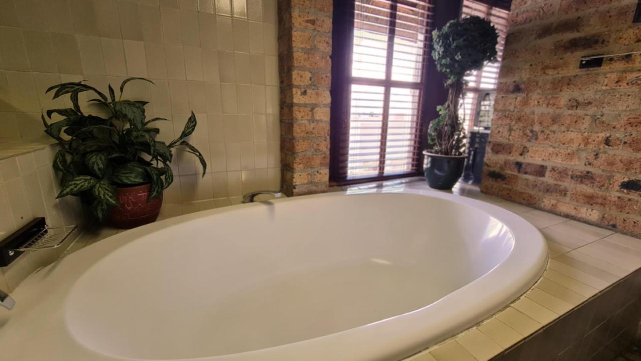 Klein Bosveld Guest House Witbank Buitenkant foto